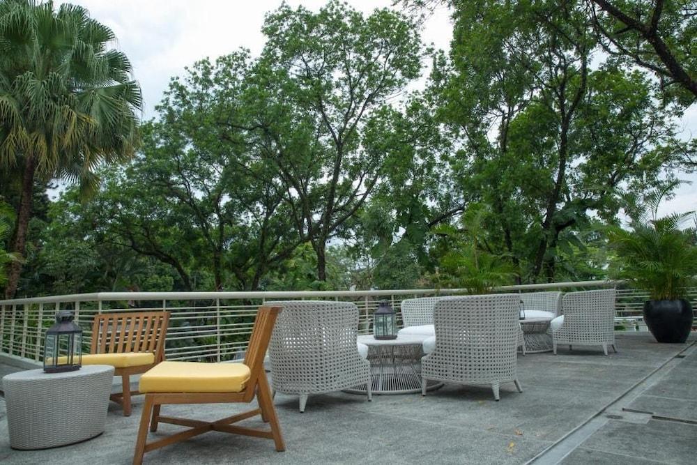 The Shalimar Boutique Hotel Malang Exterior photo