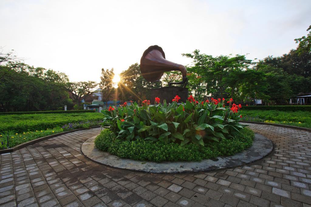 The Shalimar Boutique Hotel Malang Exterior photo
