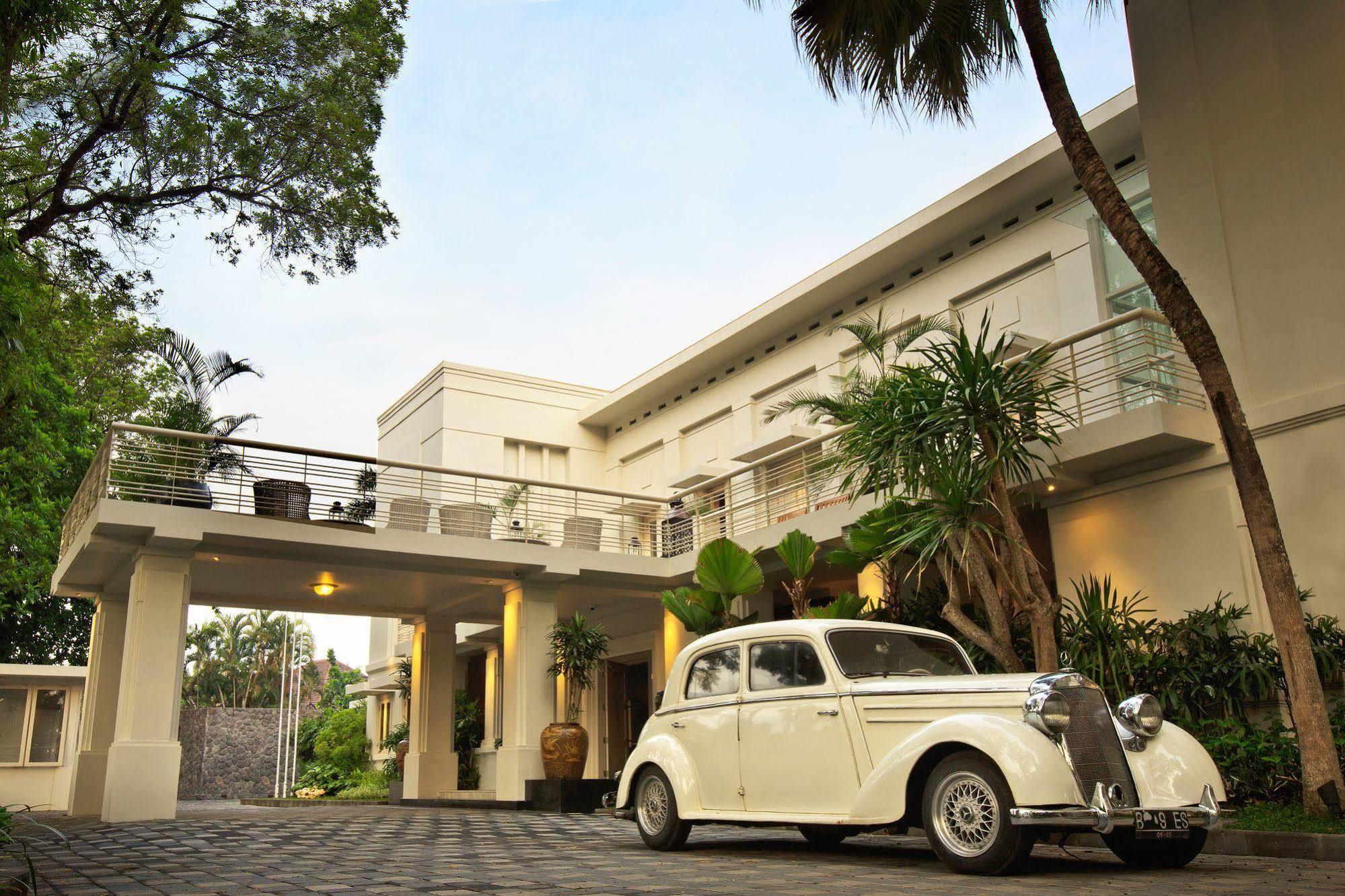 The Shalimar Boutique Hotel Malang Exterior photo